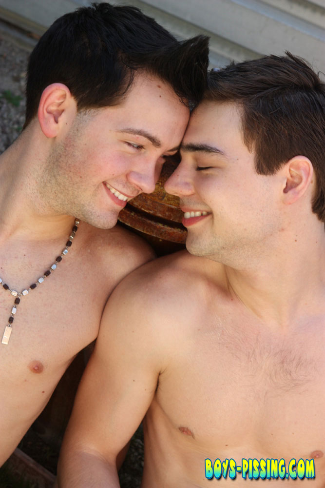 boys-pissing (18) boys-pissing (18)