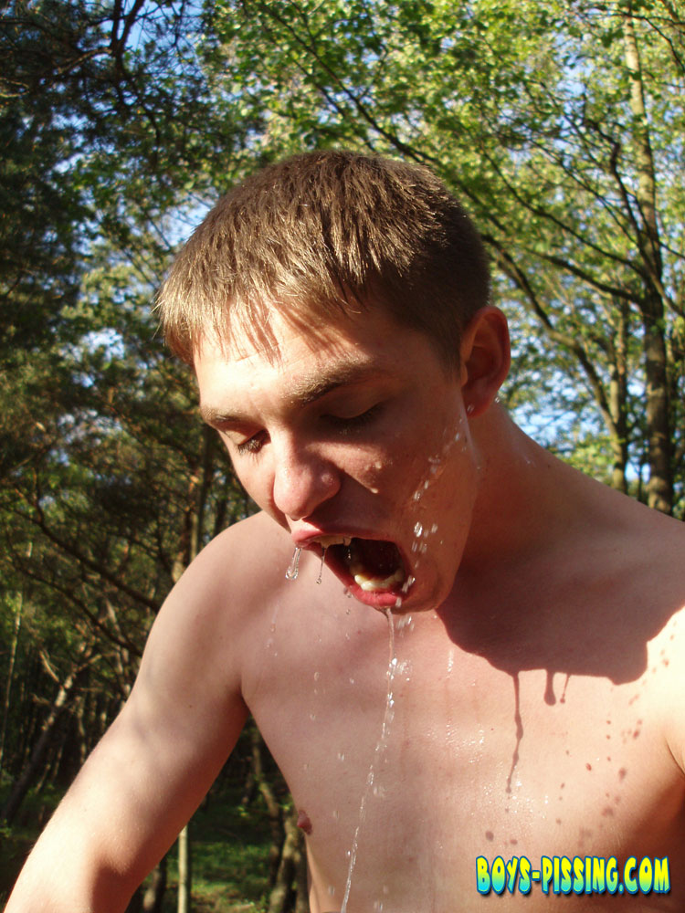 boys-pissing (5) boys-pissing (5)